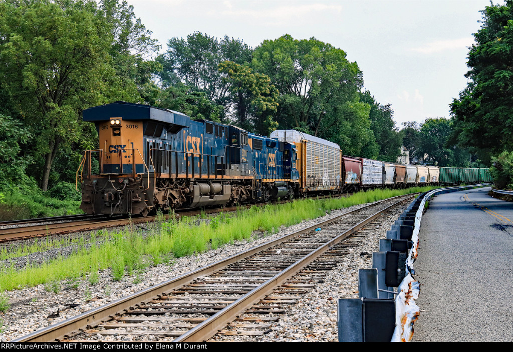 CSX 3016 on Y-151